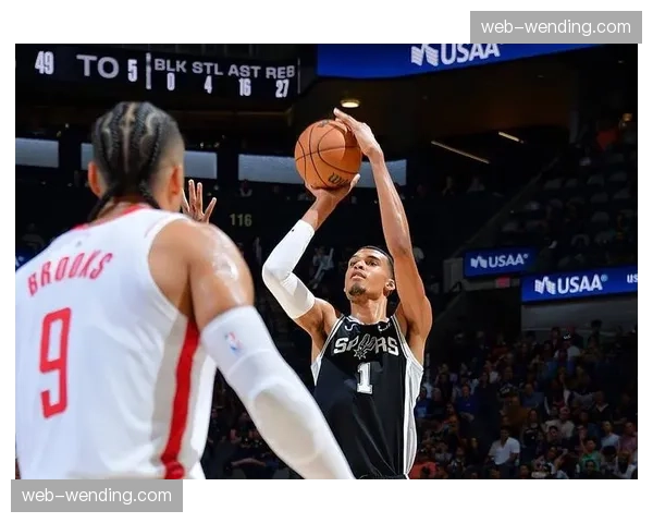 马刺121-94轻取太阳 文班亚马5次封盖展现防守端统治力